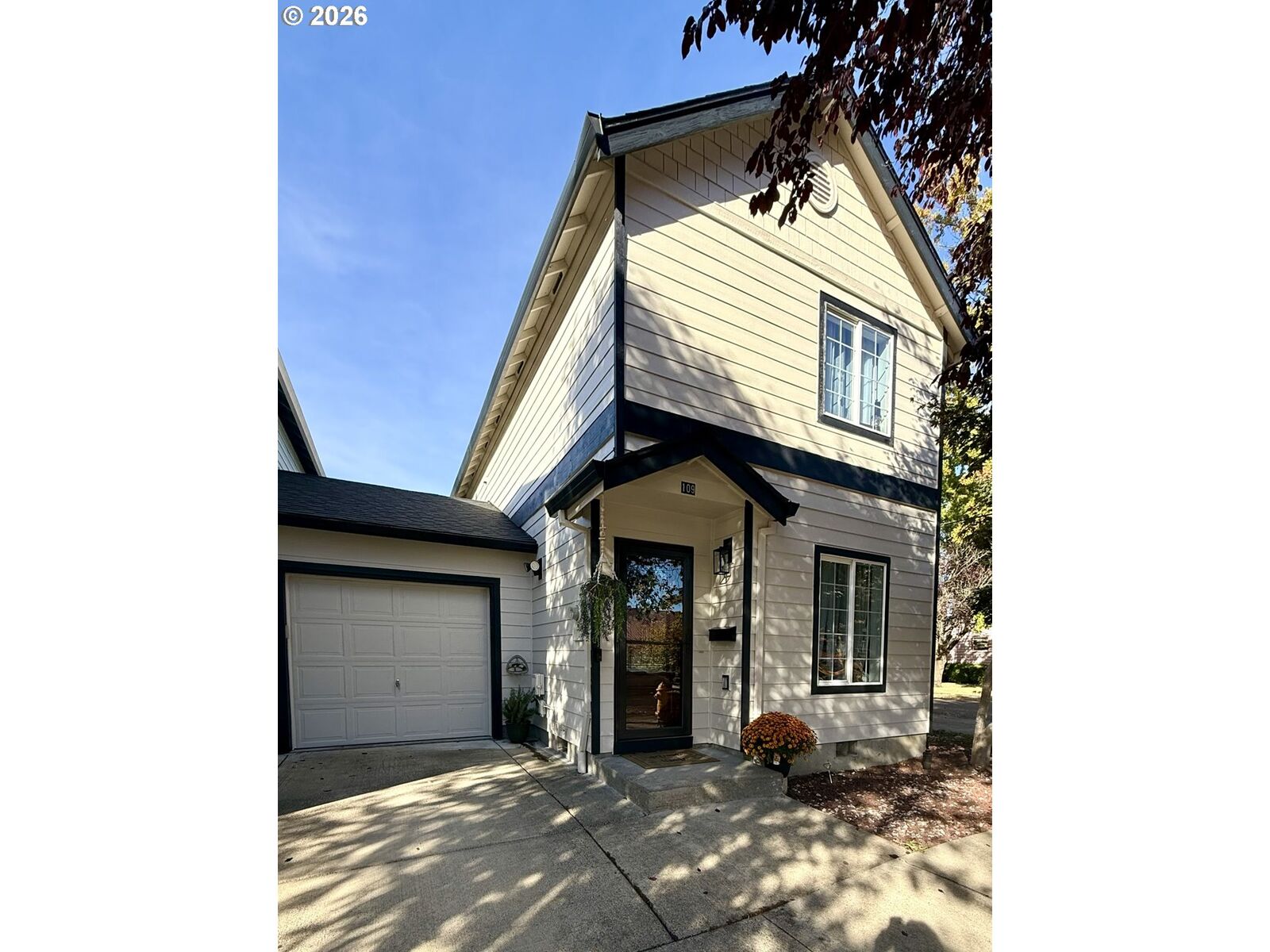 Property Photo: 109 NW 8th St OR 97030