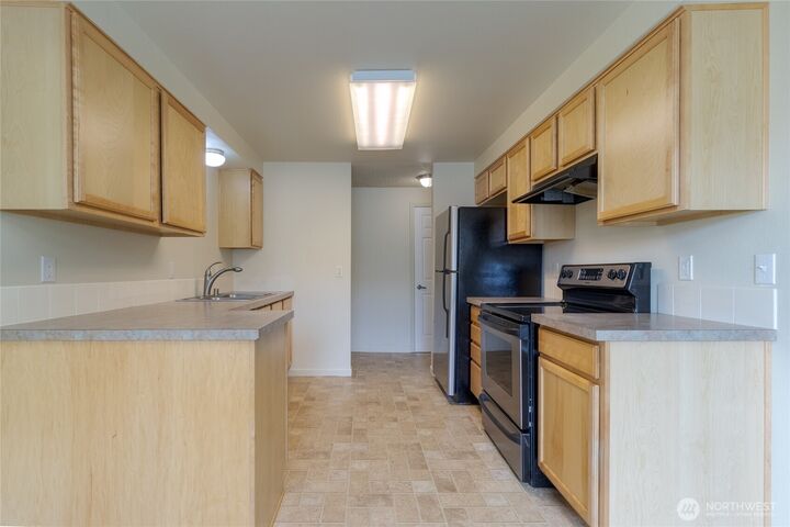 Property Photo:  608 N Roosevelt Street 104  WA 99362 