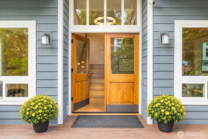 Property Photo:  7803  89th Place SE  WA 98040 