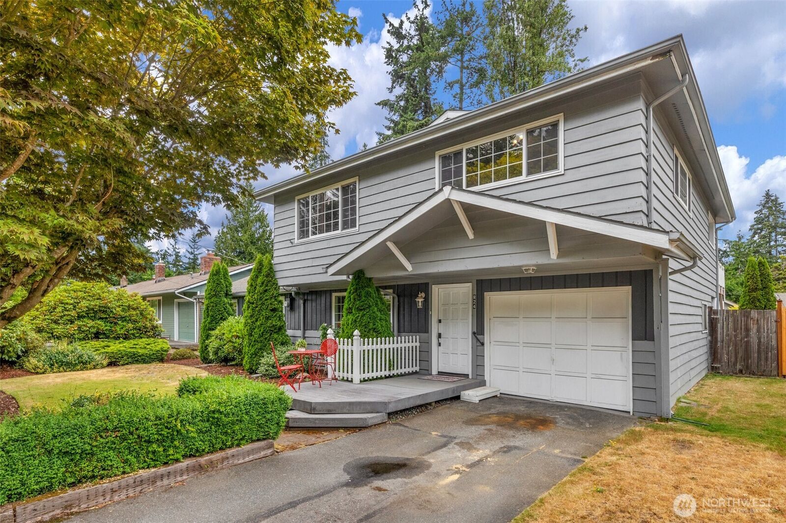 Property Photo:  824 NE 194th Street  WA 98155 
