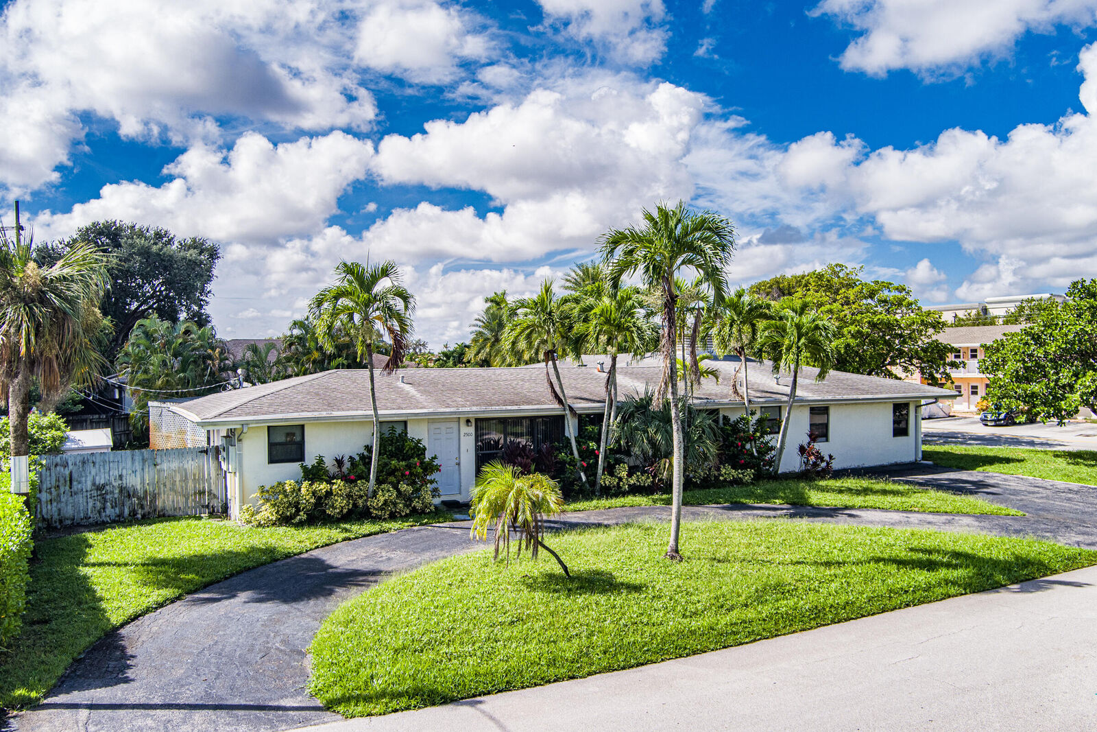 Property Photo: 2908 Middle River Drive FL 33306