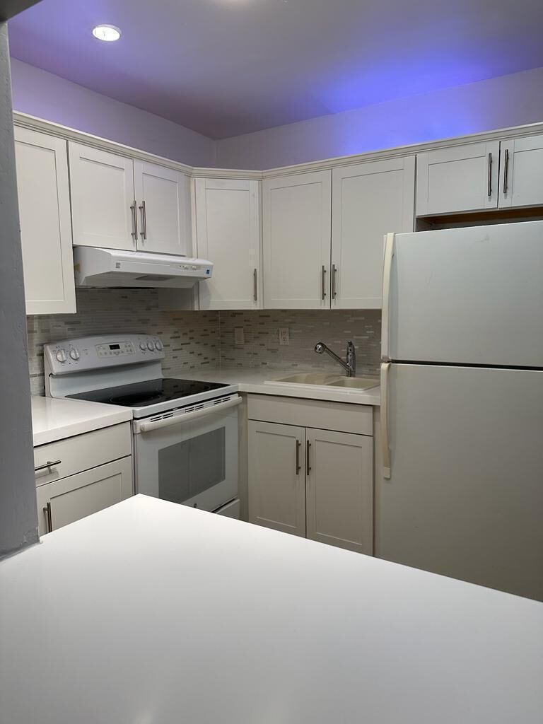 Property Photo:  83 Easthampton D  FL 33417 