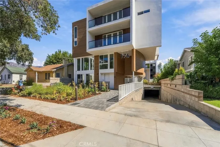 Property Photo:  176 N Catalina Ave 404  CA 91106 