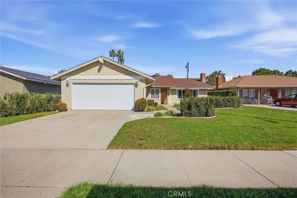 Property Photo: 6211 Mar Vista Dr CA 92647