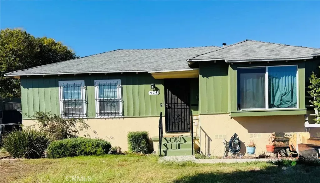 Property Photo:  923 E 118 Drive  CA 90059 