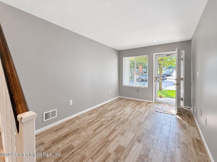 Property Photo:  15 Bianca Court  NY 10312 