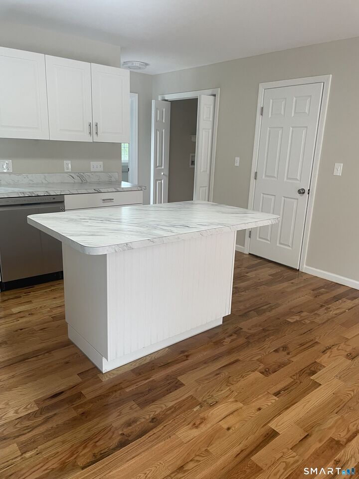 Property Photo:  65 Walnut Road R  CT 06067 