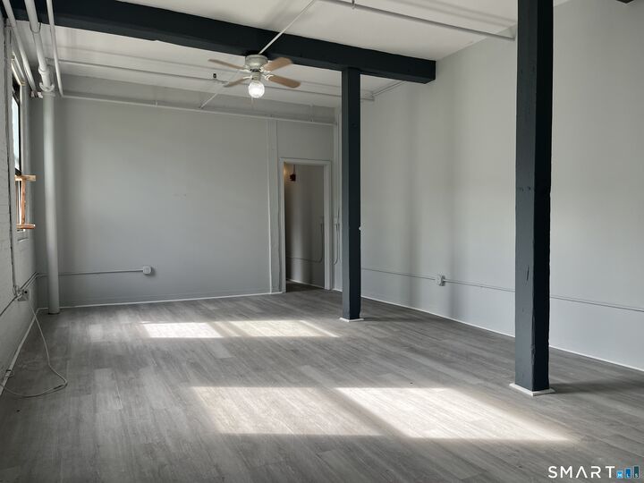 Property Photo: 464 Pratt St Extension 203 CT 06450