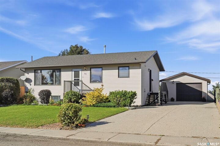 Property Photo:  15 Blake Crescent  SK S0K 0A0 