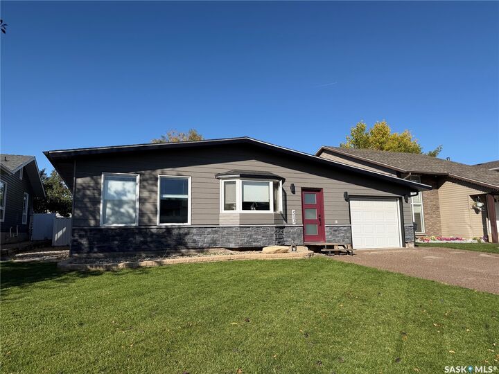 Property Photo:  513 Milne Crescent  SK S4A 2K7 