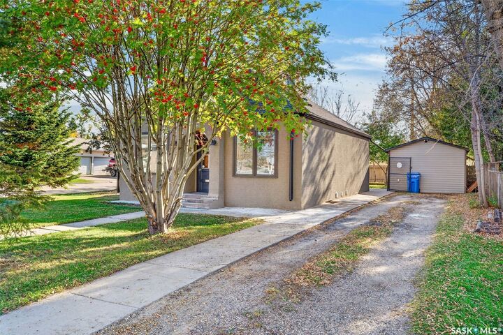 Property Photo:  347 8th Street E  SK S6V 0W1 