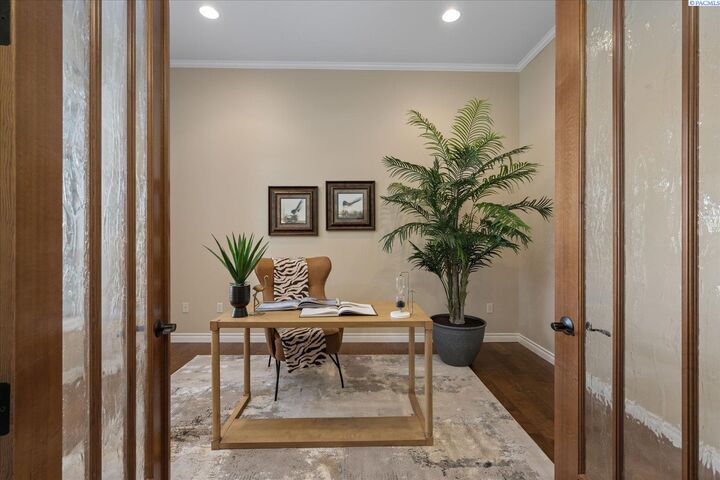 Property Photo:  457 Royal Ann Ct  WA 99352 