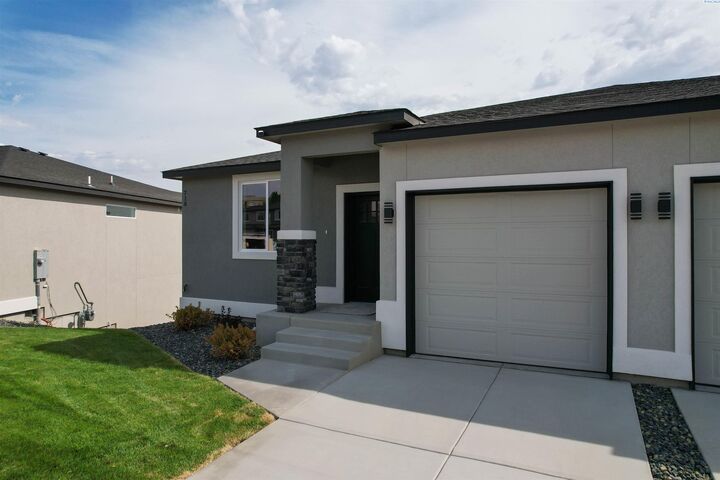 Property Photo:  831 Rio Vista Loop Lot32  WA 99352 
