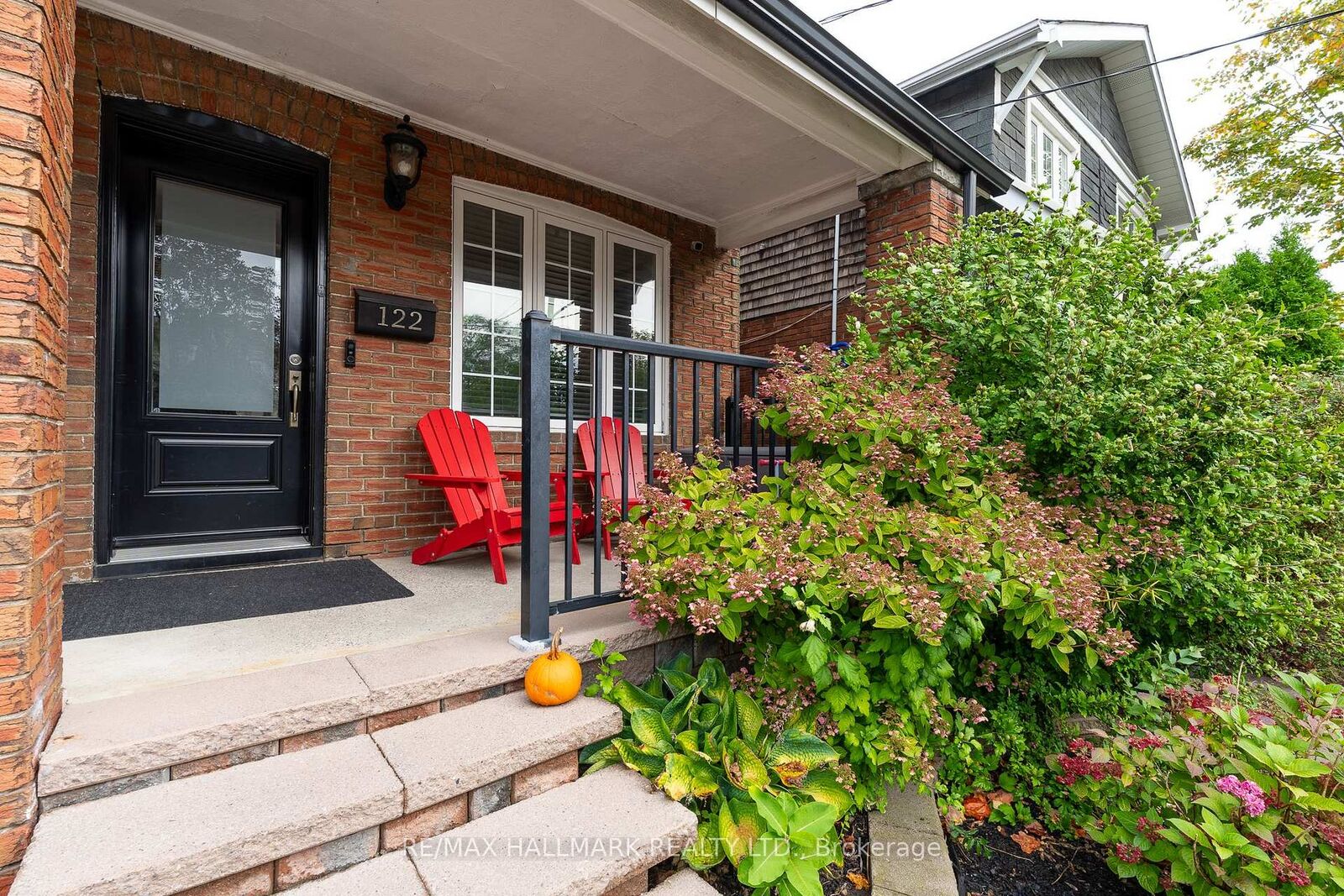 Property Photo:  122 Holborne Avenue  ON M4C 2R4 