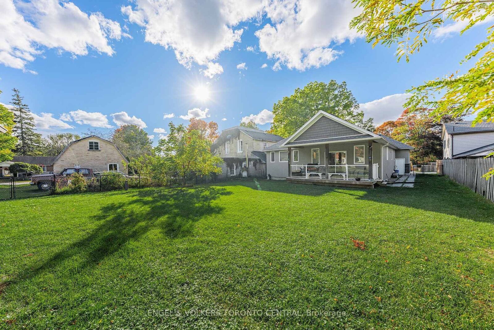 Property Photo:  335 Turnberry Street  ON N0G 1H0 