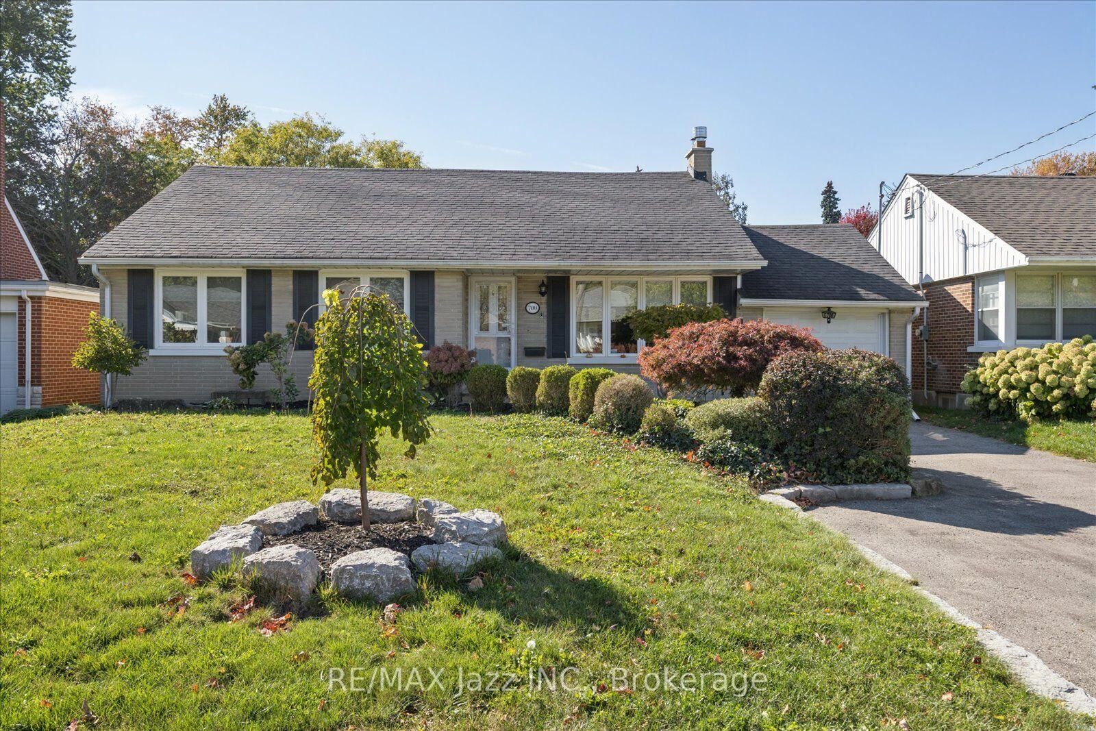 Property Photo:  700 Grierson Street  ON L1G 5J5 