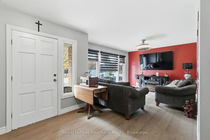 Property Photo: 292 Wellington Street ON N0M 1H0