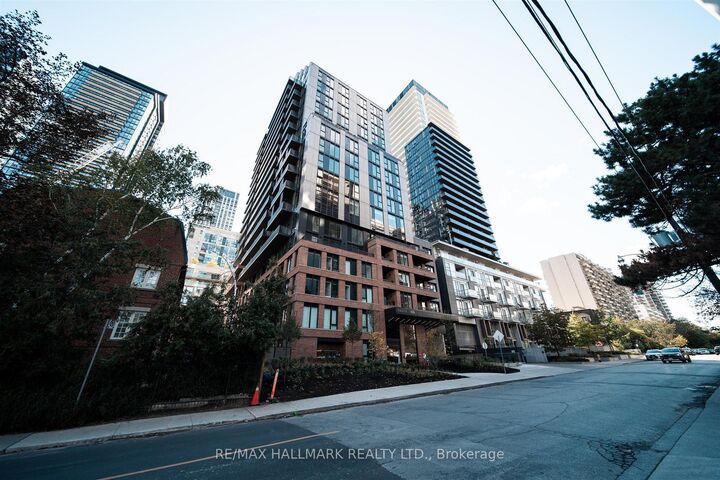 Property Photo:  109 Erskine Avenue 1109  ON M4P 0G8 