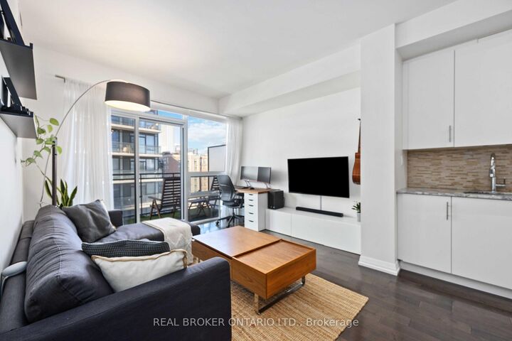 Property Photo:  460 Adelaide Street E 1518  ON M5A 0E7 