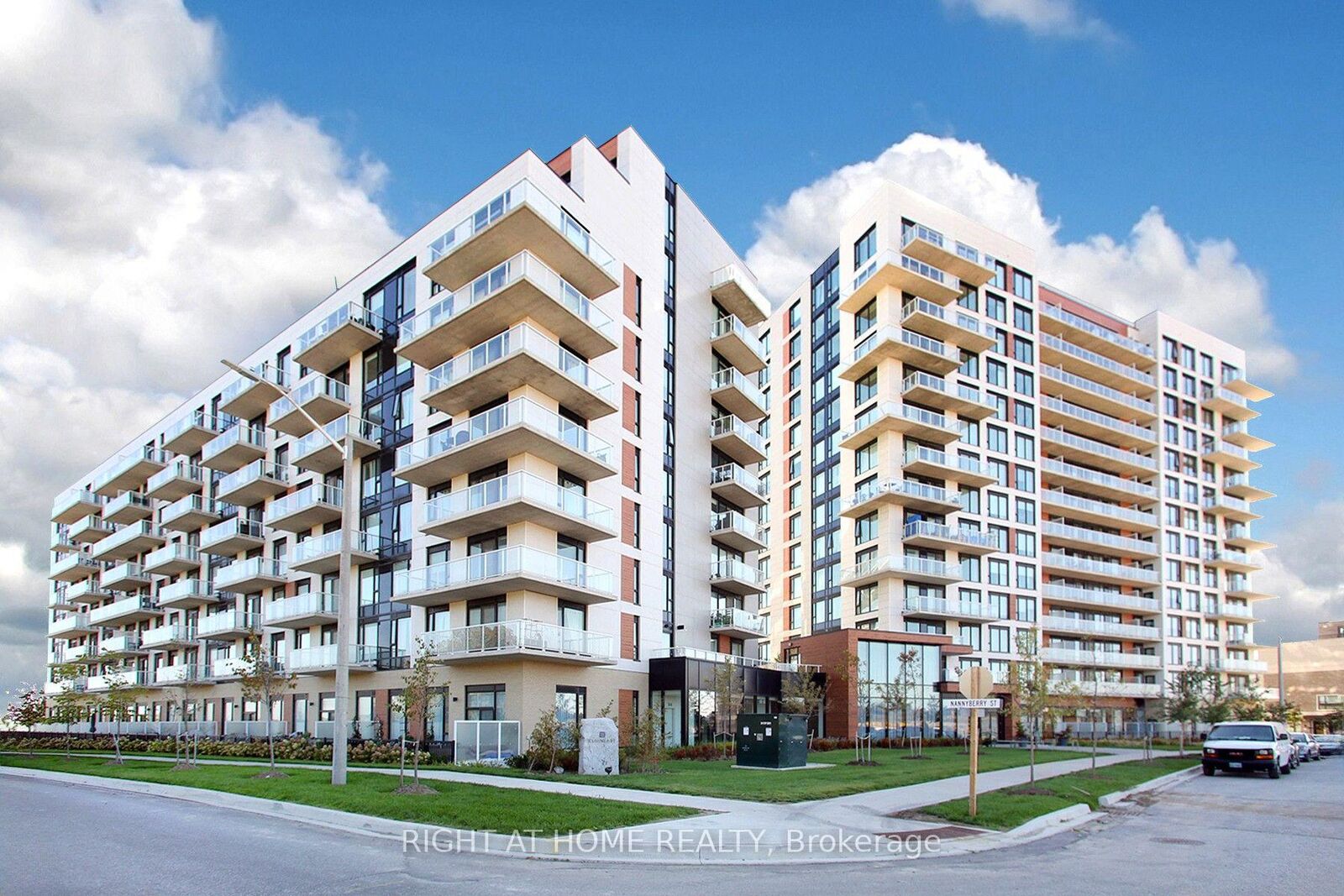 Property Photo:  6 David Eyer Road 513  ON L4S 0N5 