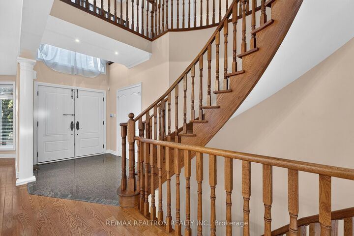 Property Photo:  12 Loudon Crescent  ON L4J 8N4 