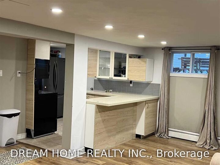 Property Photo:  43 Rodney Street Lower  ON L9Y 1C9 