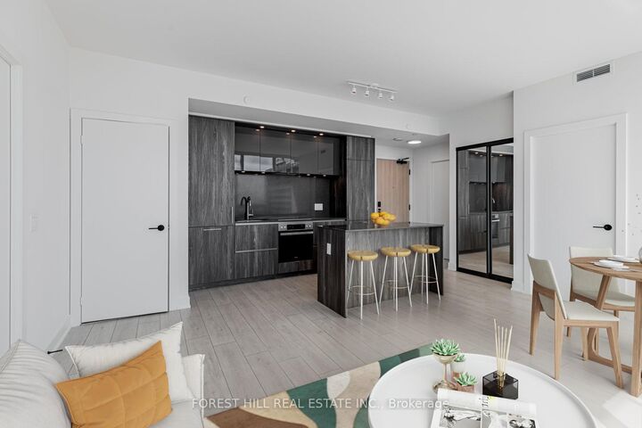 Property Photo: 35 Mercer Street 3707 ON M5V 1H2