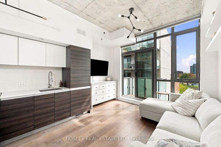Property Photo:  8 Gladstone Avenue 613  ON M6J 0B3 