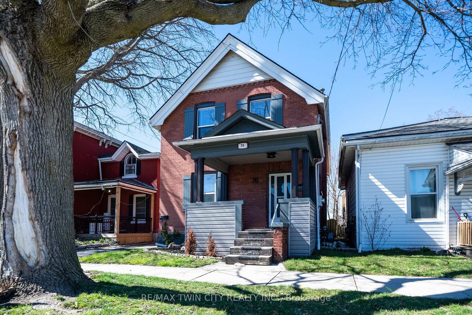 Property Photo:  76 Richmond Street A  ON N3T 3Y5 