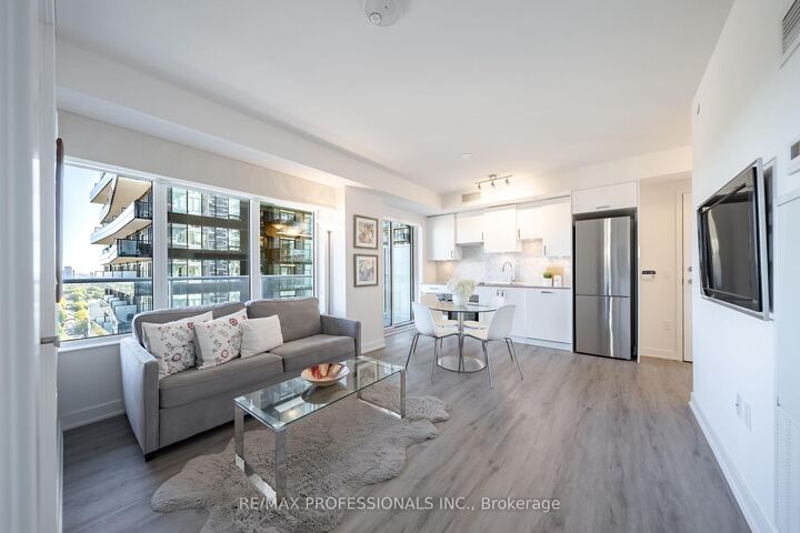 Property Photo:  99 Broadway Avenue 2103  ON M4P 0E3 