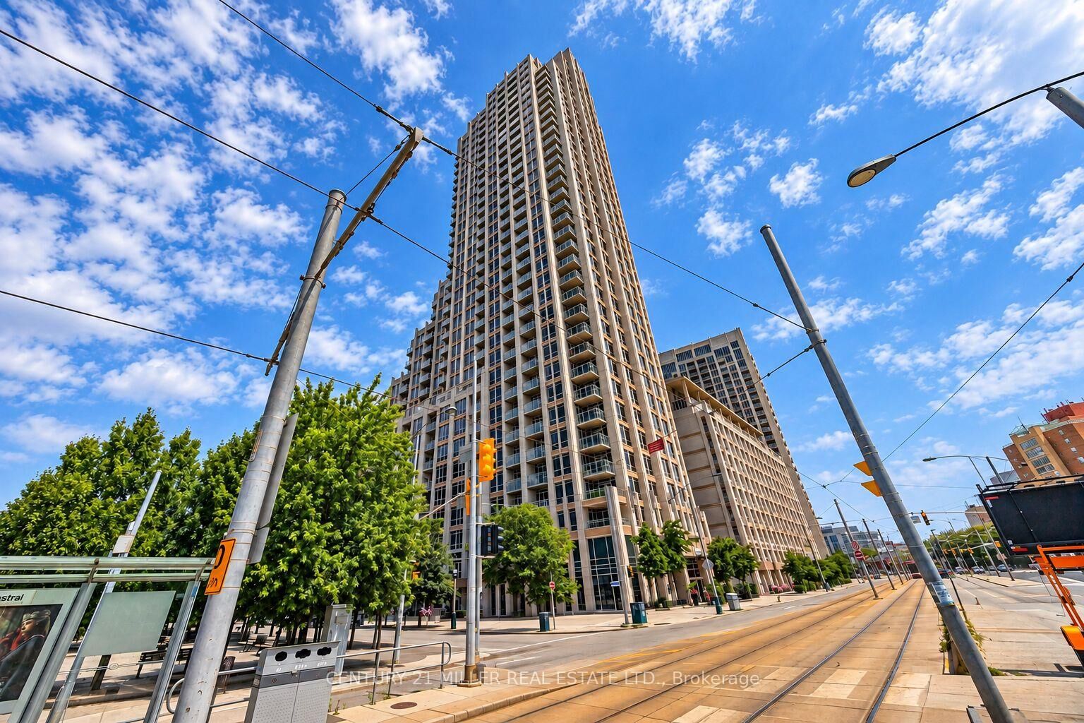 Property Photo:  628 Fleet Street 2403  ON M5V 1A8 