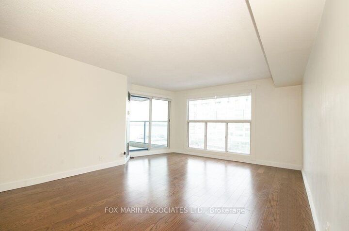 Property Photo:  99 Harbour Square 711  ON M5J 2H2 