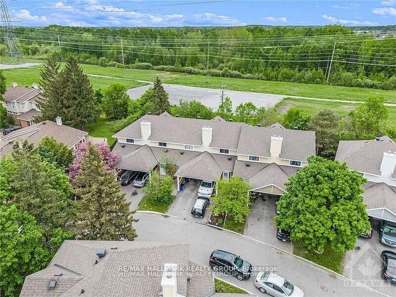 Property Photo:  84 Paddington Private -  ON K1V 0S9 