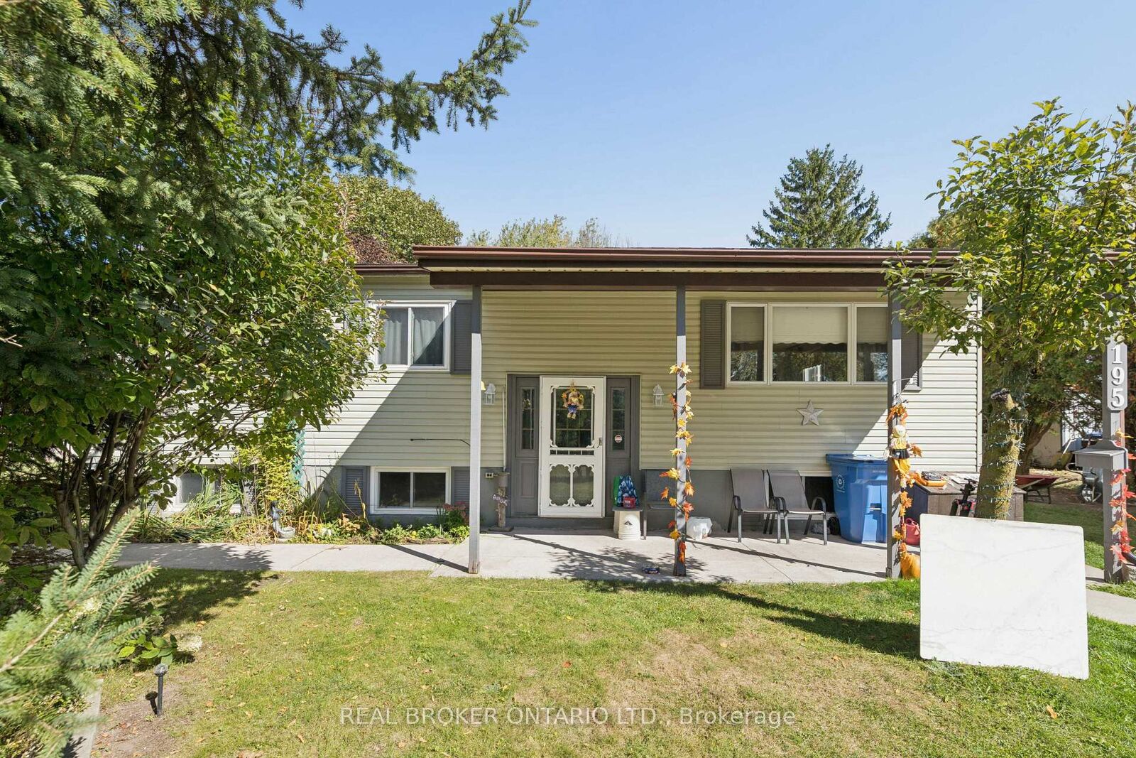 Property Photo:  195 John Street S  ON N0G 1Z0 