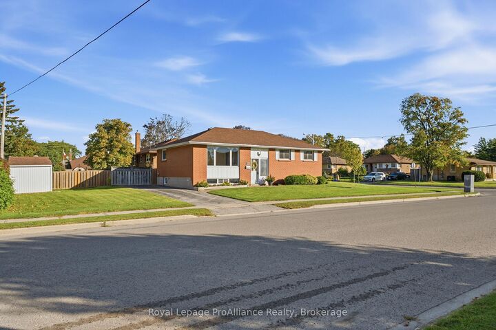Property Photo:  572 Elizabeth Street  ON K9A 2A2 