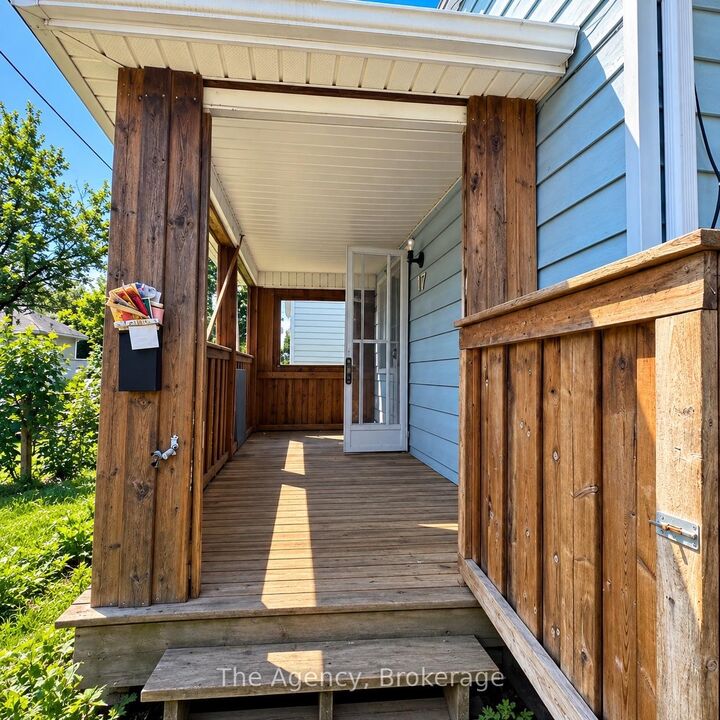 Property Photo: 17 Patricia Avenue ON L3C 1E7