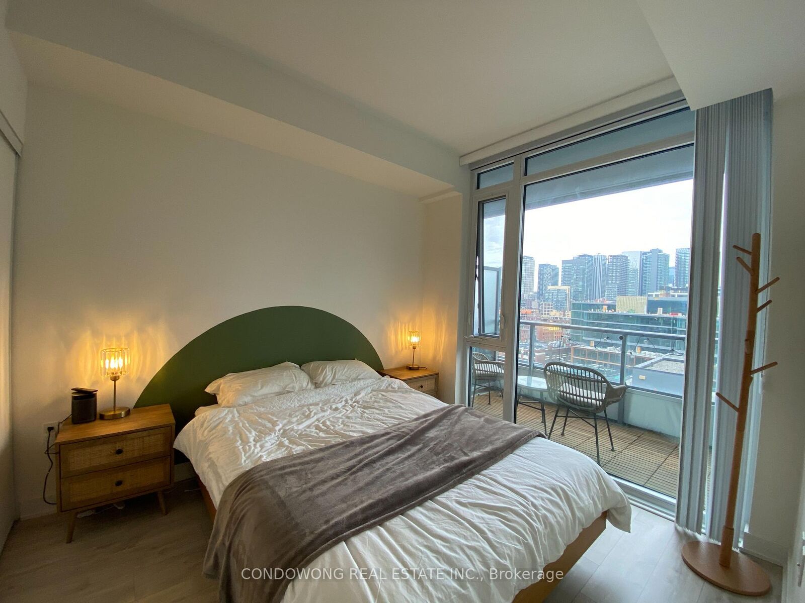 Property Photo:  576 Front Street W 1419  ON M5V 0P8 