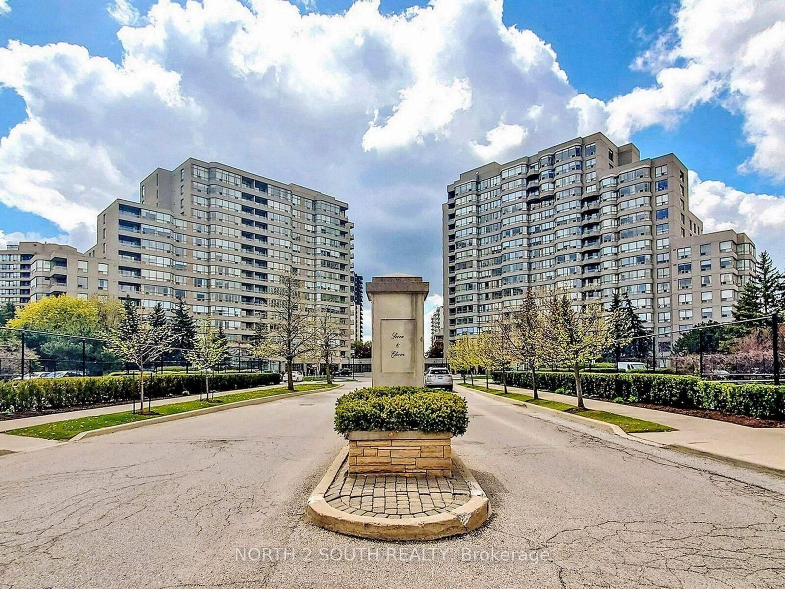 Property Photo:  11 Townsgate Drive 401  ON L4J 8G4 