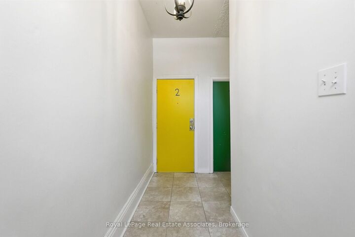 Property Photo:  51 Wellington Street N 1  ON L8R 1M9 