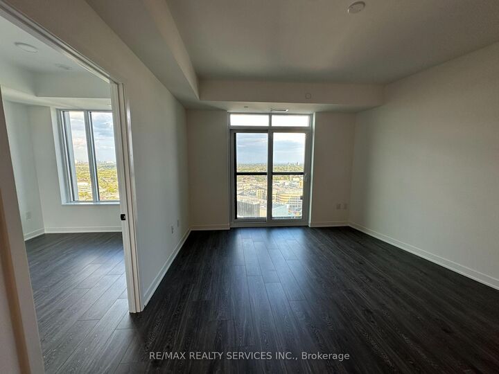 Property Photo:  2495 Eglinton Avenue W 1913  ON L5M 2V8 