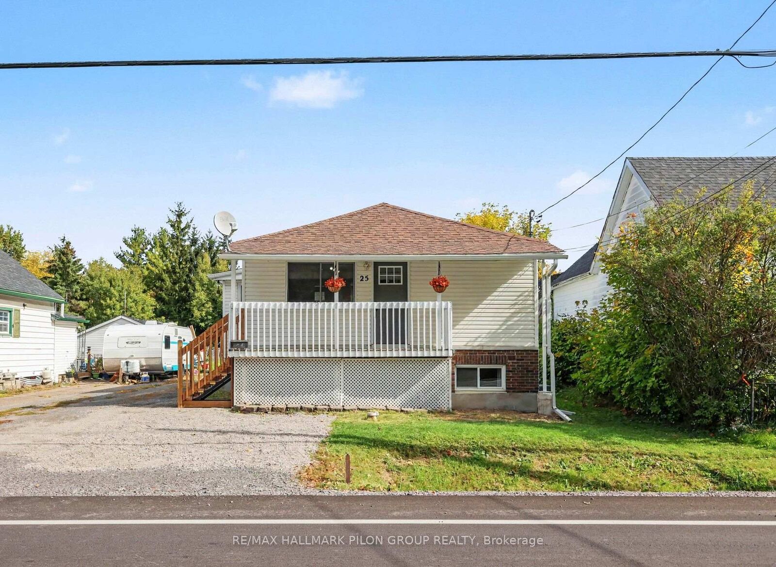 Property Photo:  25 Moore Street  ON K7S 1G3 