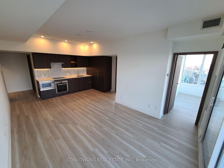 Property Photo:  17 Bathurst Street 4510  ON M5V 0N1 