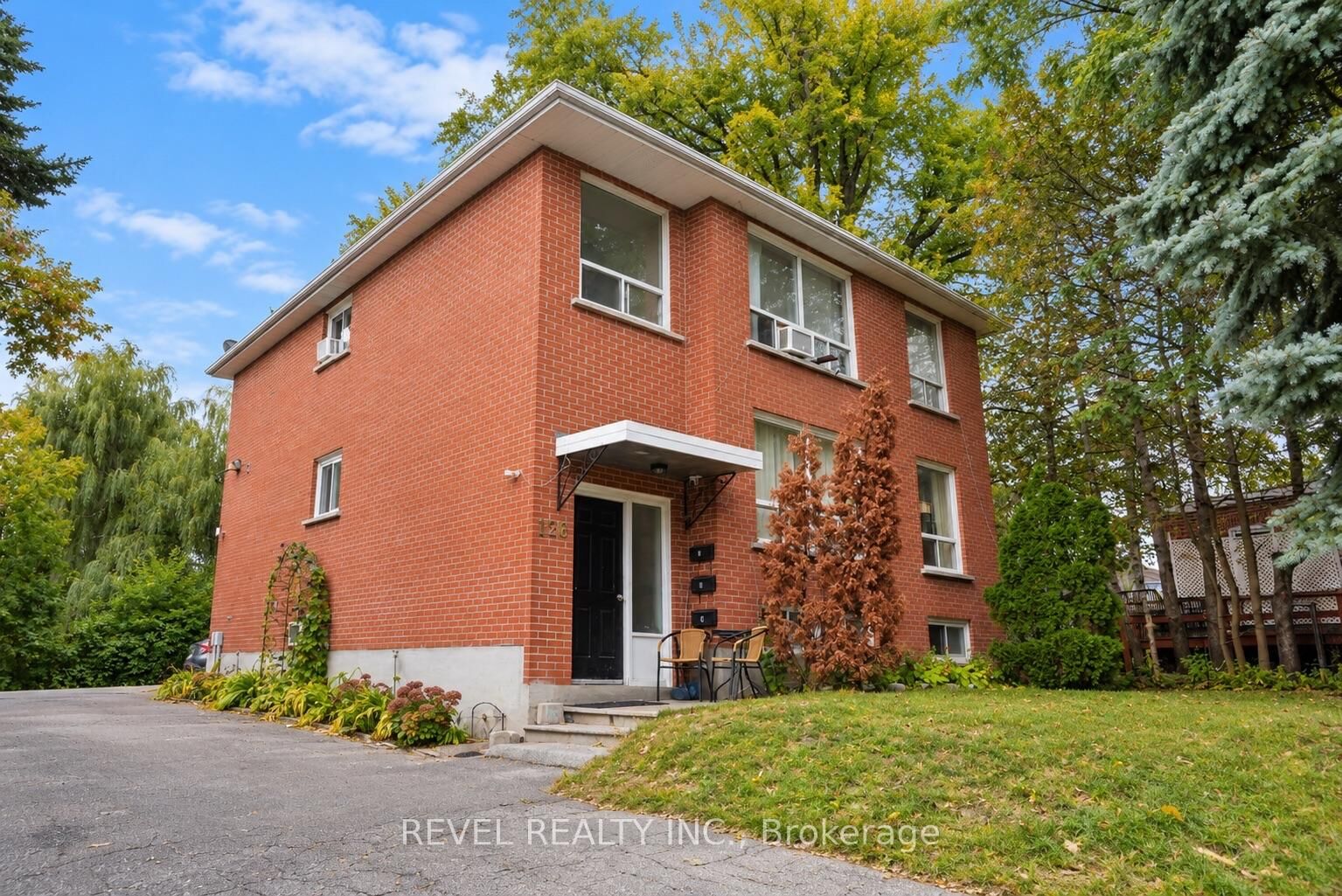 Property Photo:  138 Innisfil Street  ON L4N 3E7 