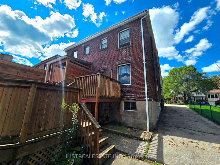 Property Photo:  213 Blantyre Avenue  ON M1N 2R7 