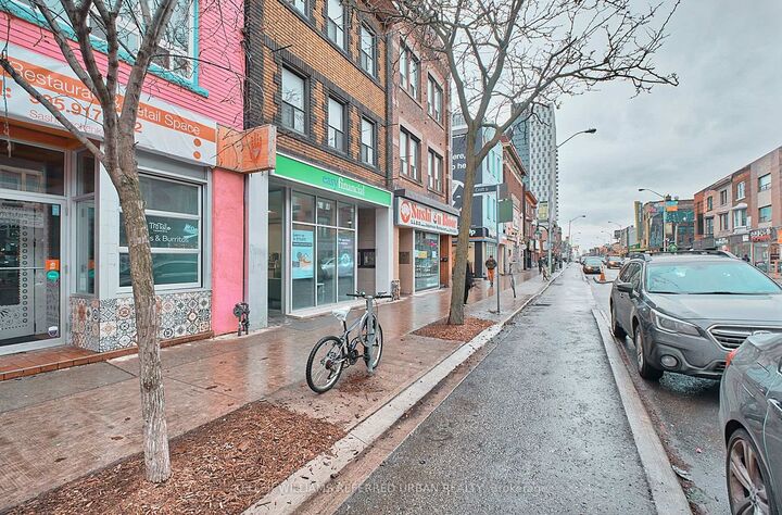 Property Photo:  523 Bloor Street W 1  ON M5S 1Y4 