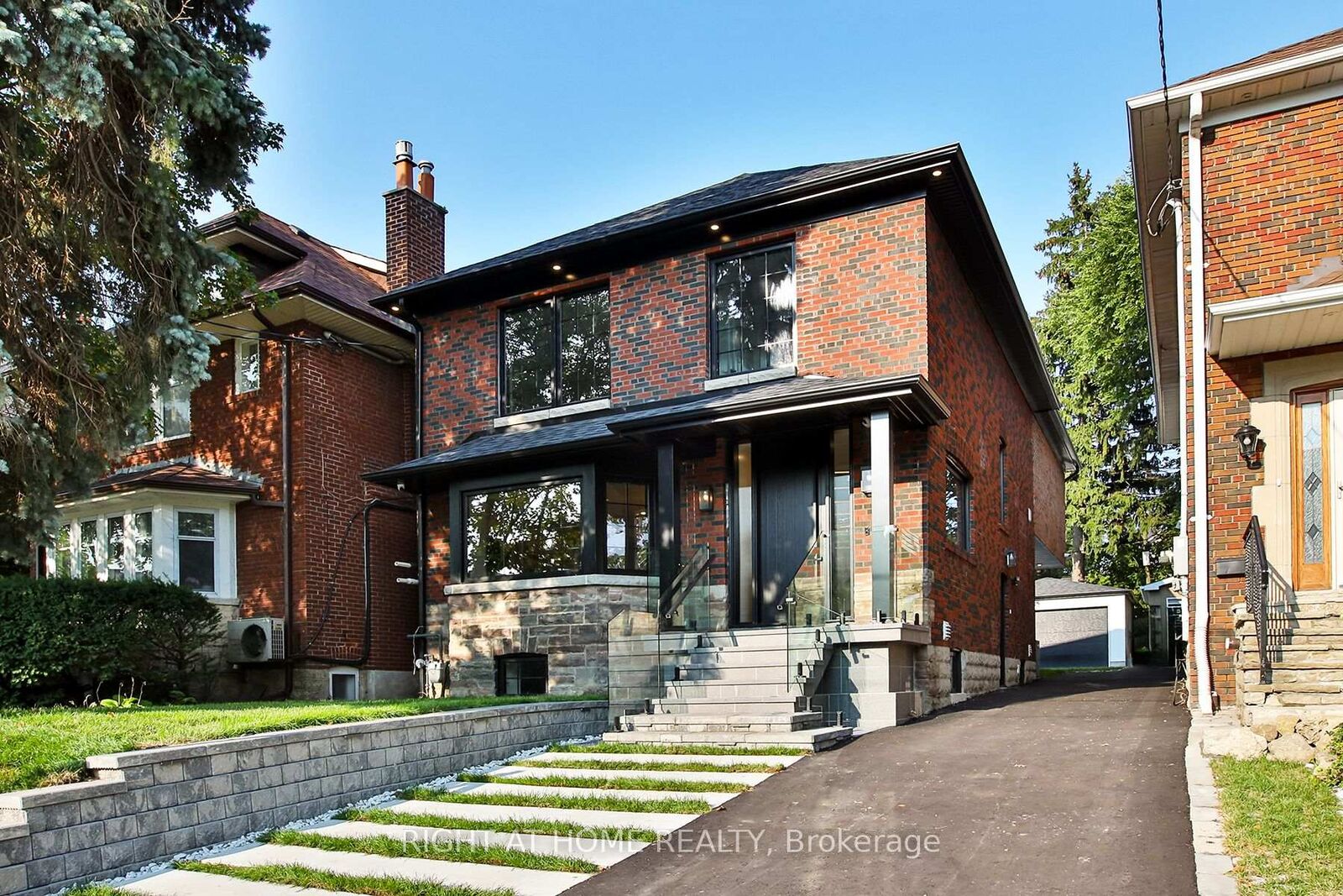 Property Photo:  106 Eastbourne Avenue  ON M5P 2G3 