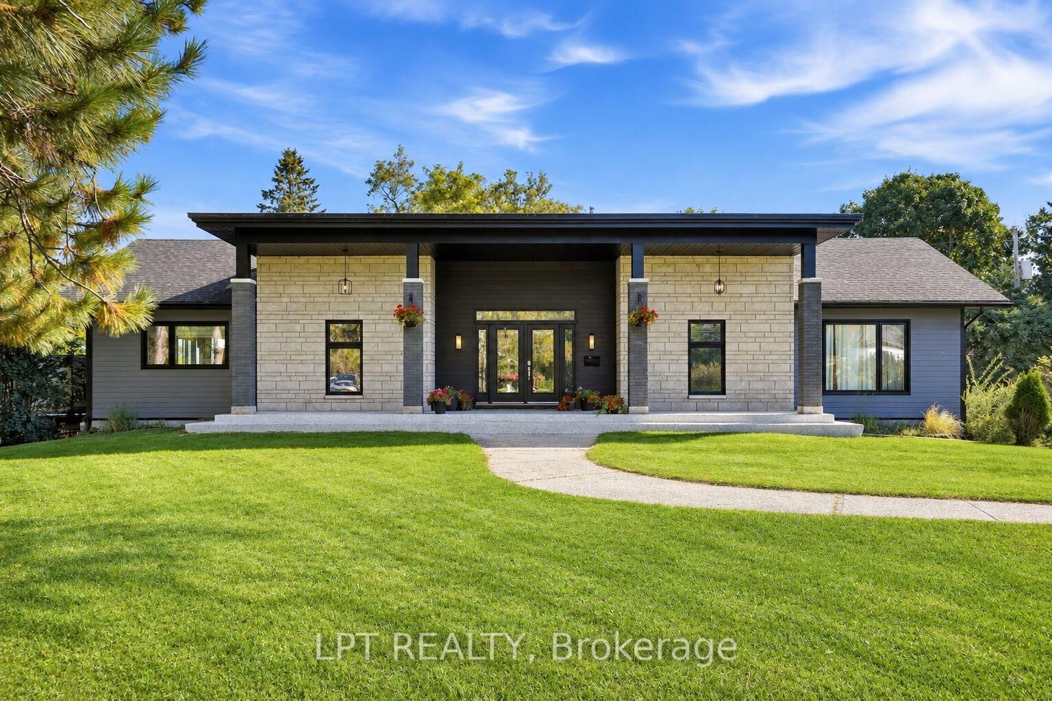 Property Photo:  31 Carillon Crescent  ON K6A 2T8 