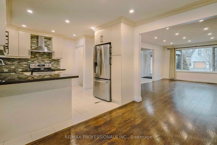 Property Photo: 109 Botfield Avenue ON M9B 4E6