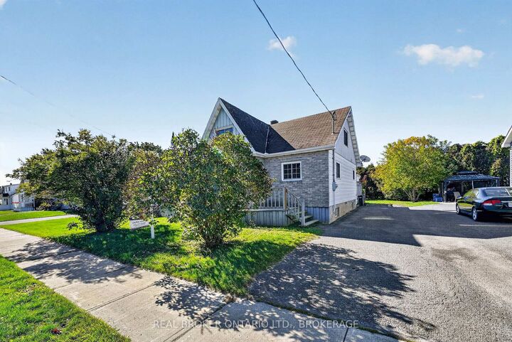 Property Photo:  25 Dunbar Avenue  ON K6H 5M6 