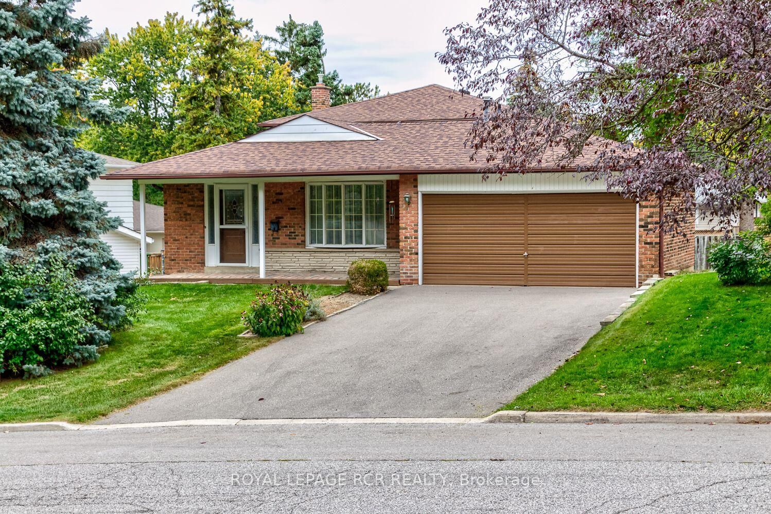 Property Photo: 115 Meadowvale Court ON L7E 3H3